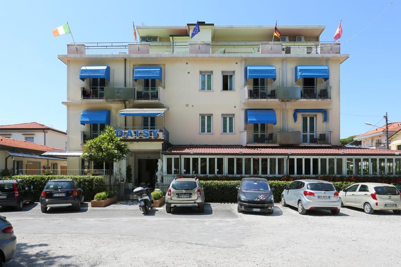 Hotel Daisy Marina di Massa Exterior foto